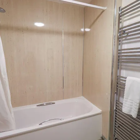 Jubilee First-floor Single Bedroom Nyaraló *
